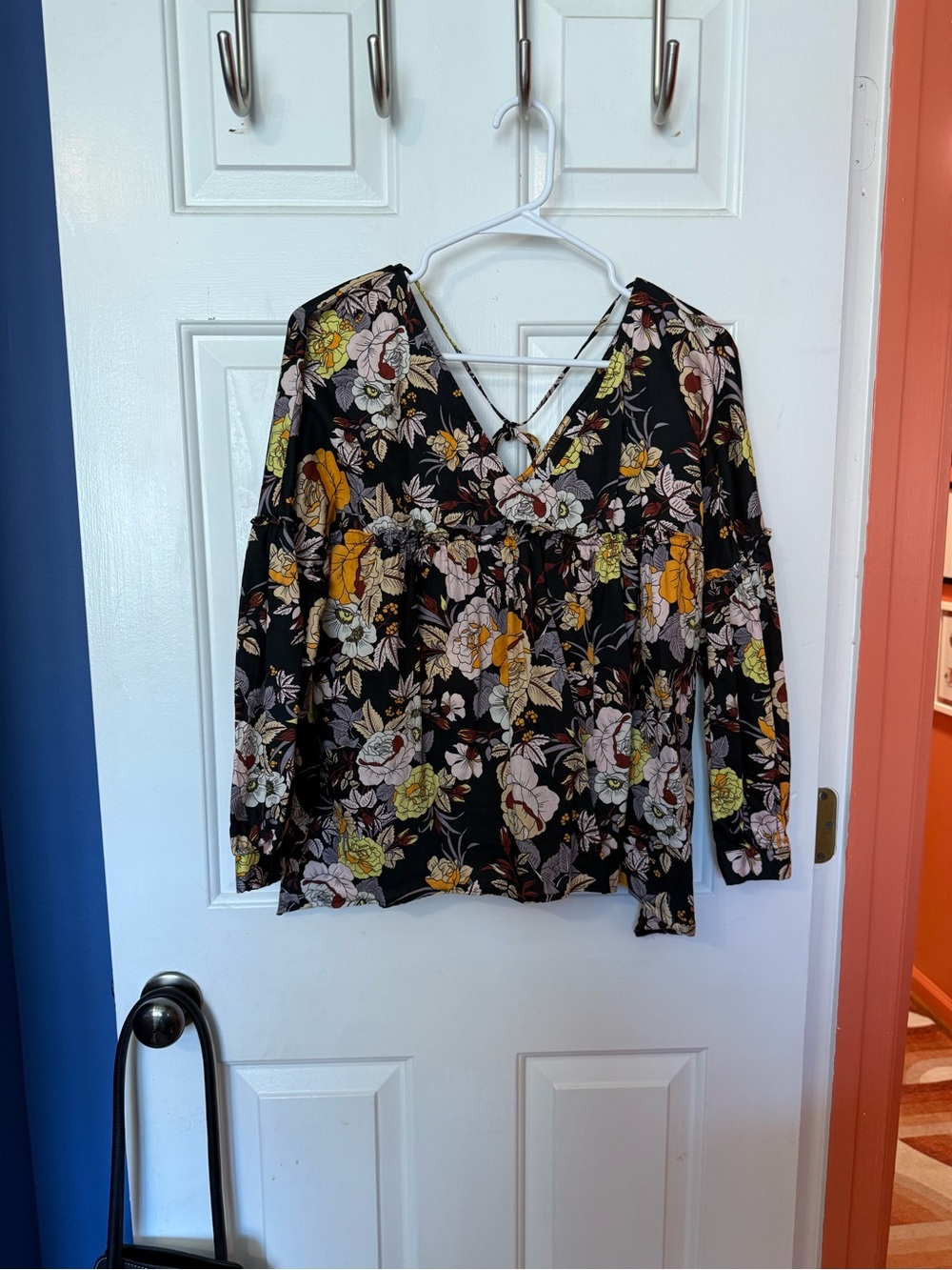 Who What Wear Women’s Black Floral V-Neck Long Sleeve Top